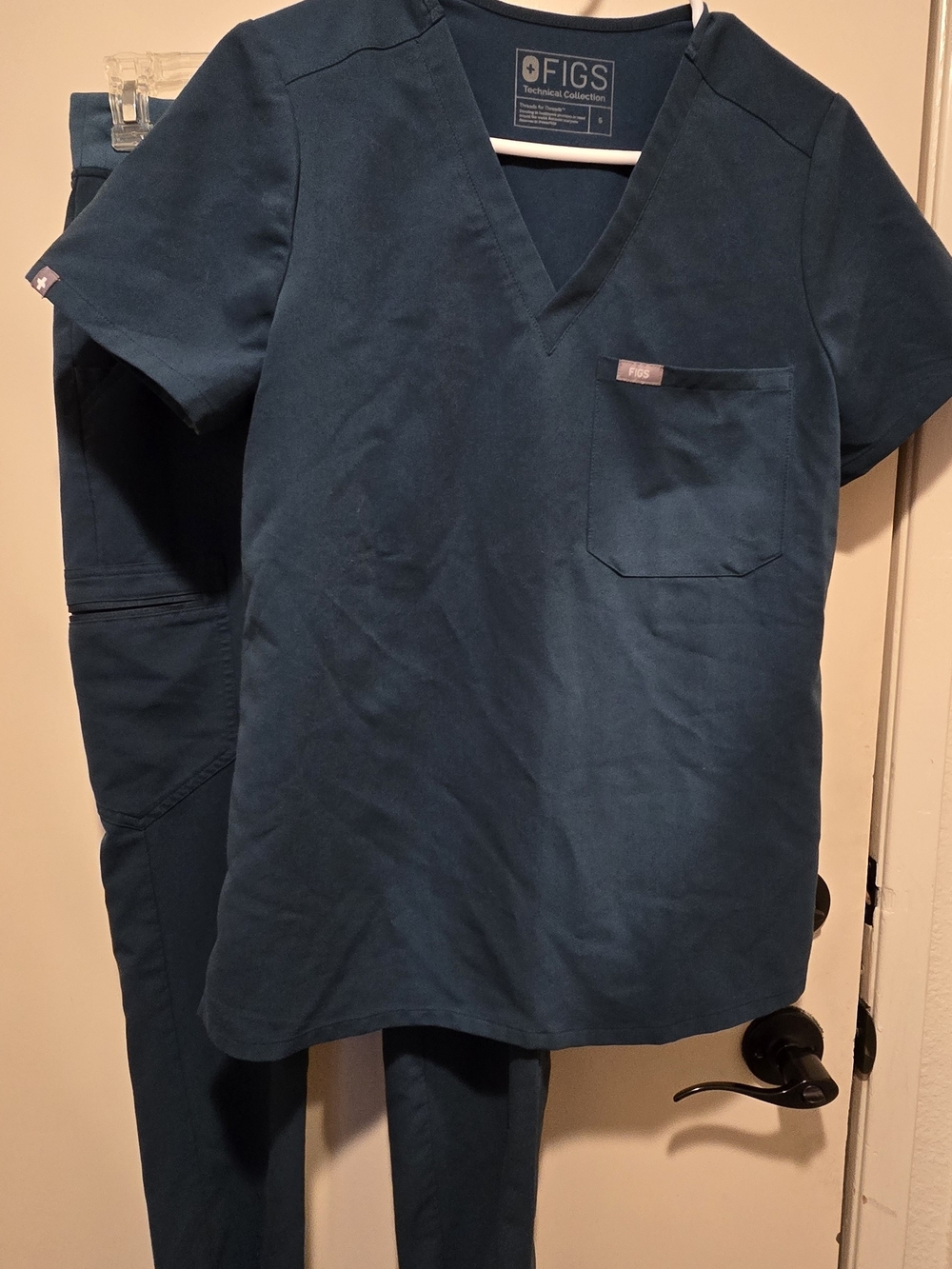 FIGS Women's Teal V-Neck Scrub Top & Jogger Set
